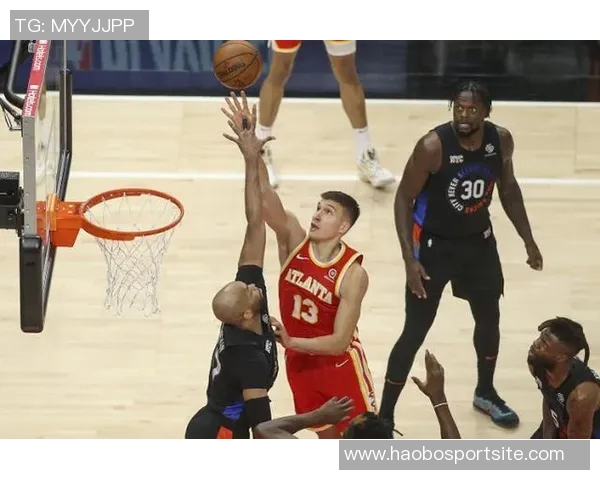 兰德尔赞麦丹在联防中表现突出防守范围广泛堪称优秀护筐者 兰德尔赞麦丹在联防中表现突出防守范围广泛堪称优秀护筐者