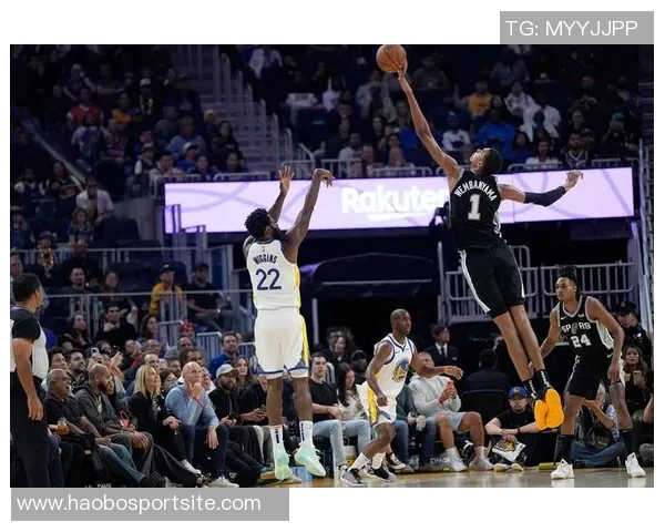 诺维茨基称赞文班:单腿后仰也难逃他的封盖实力 诺维茨基称赞文班:单腿后仰也难逃他的封盖实力