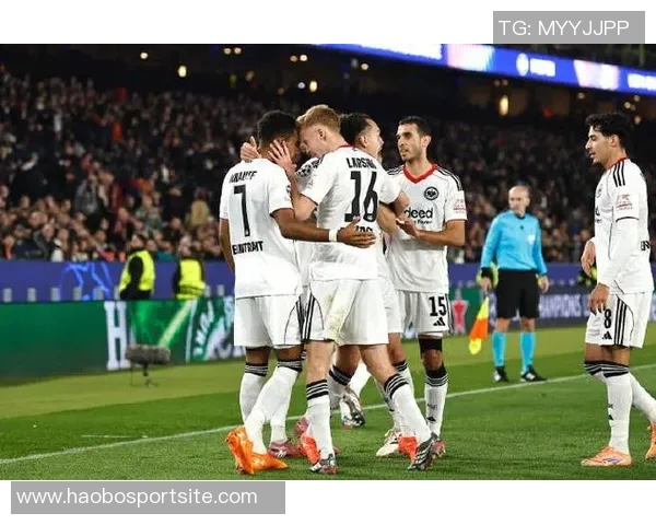 B席庆祝欧冠百场里程碑成为葡萄牙历史第四位达成者